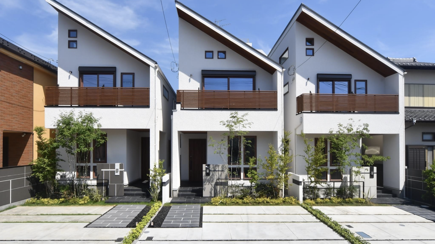 近代建物分譲住宅　デザイン門柱　オープンスタイル　外構